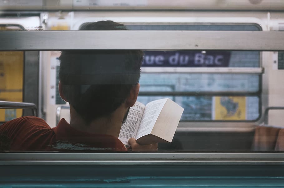 Lectures à haute voix dans le bus